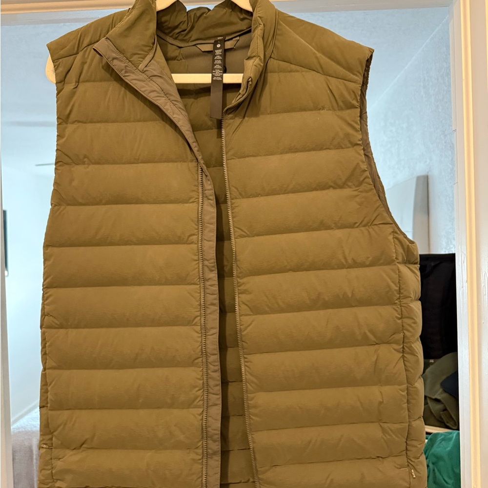 Lululemon Green Puffer Vest L Lightly Worn